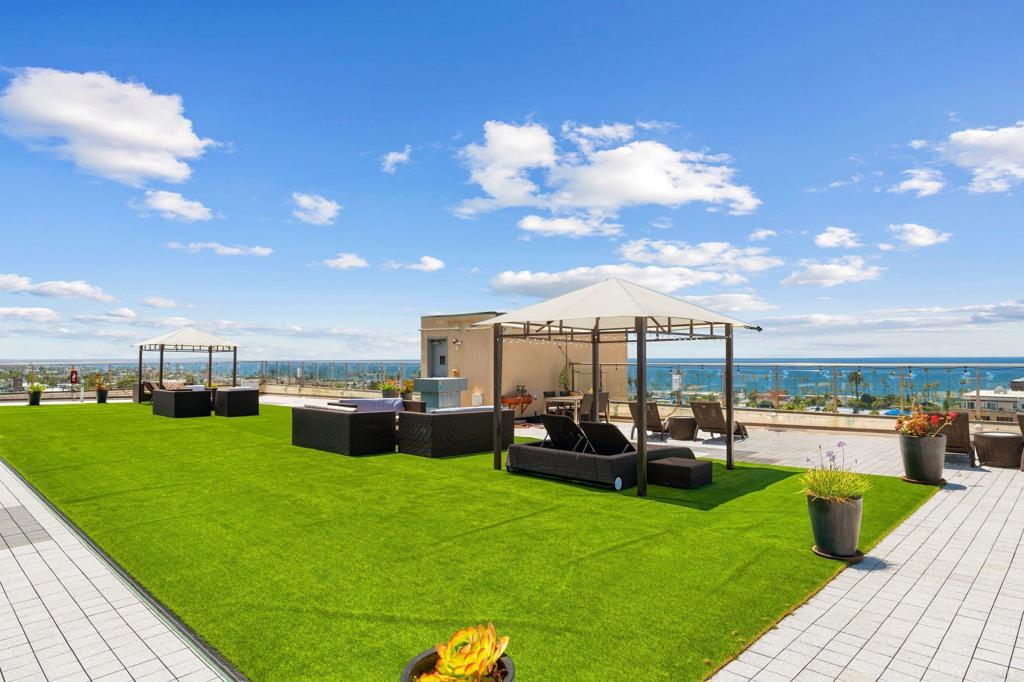 550 Seagaze Drive 19