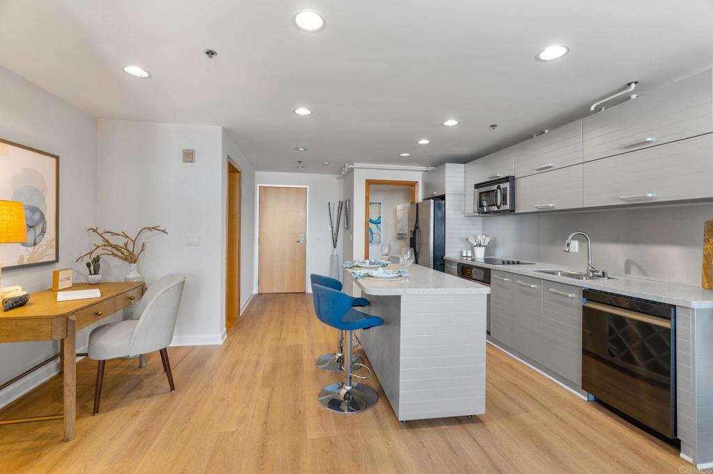 550 Seagaze Drive 26