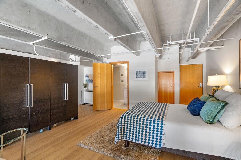 550 Seagaze Drive 26