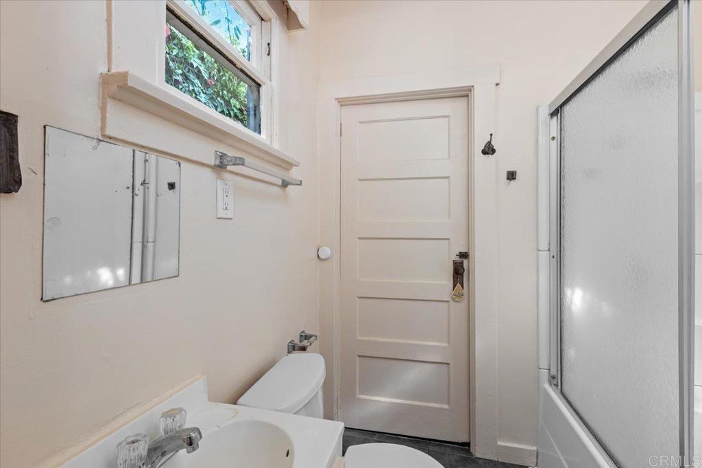 3379 Roosevelt St. Street