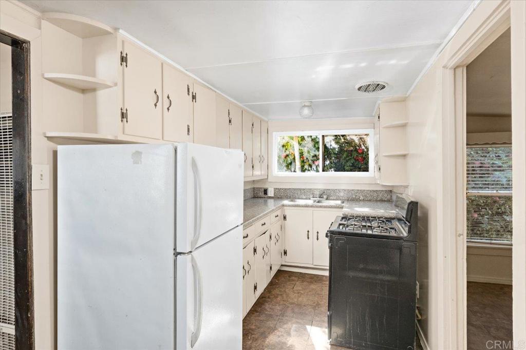 3379 Roosevelt St. Street