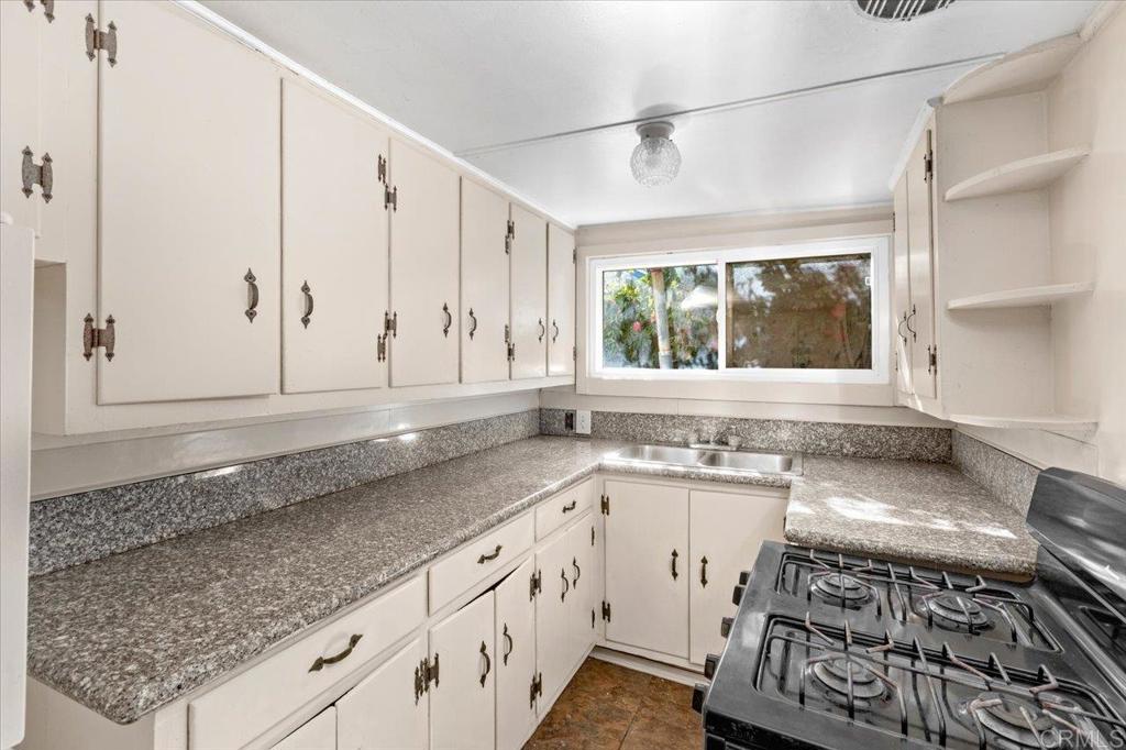 3379 Roosevelt St. Street