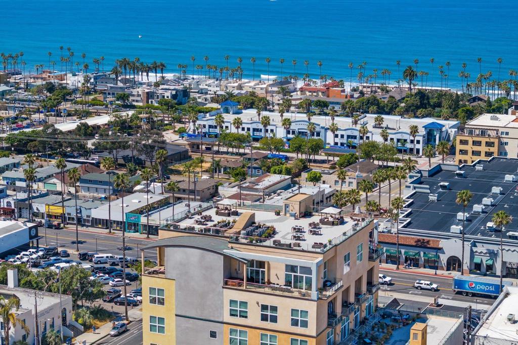 550 Seagaze Drive 23