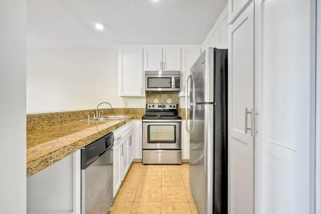 2251 Altisma Way Unit 202