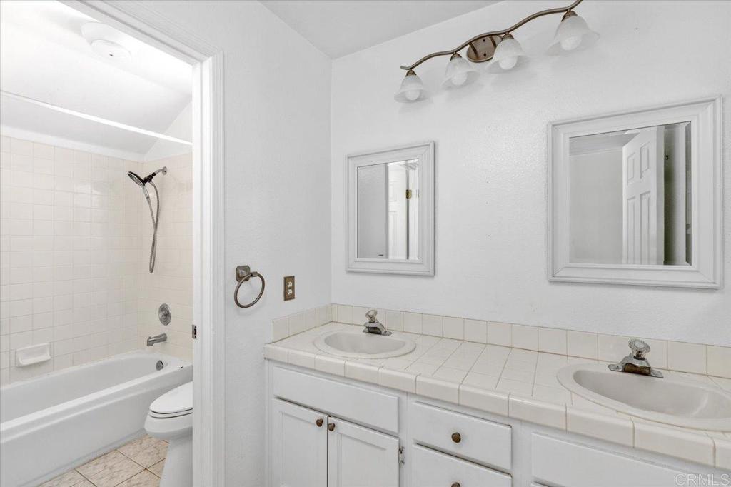 4976 Bella Collina Street