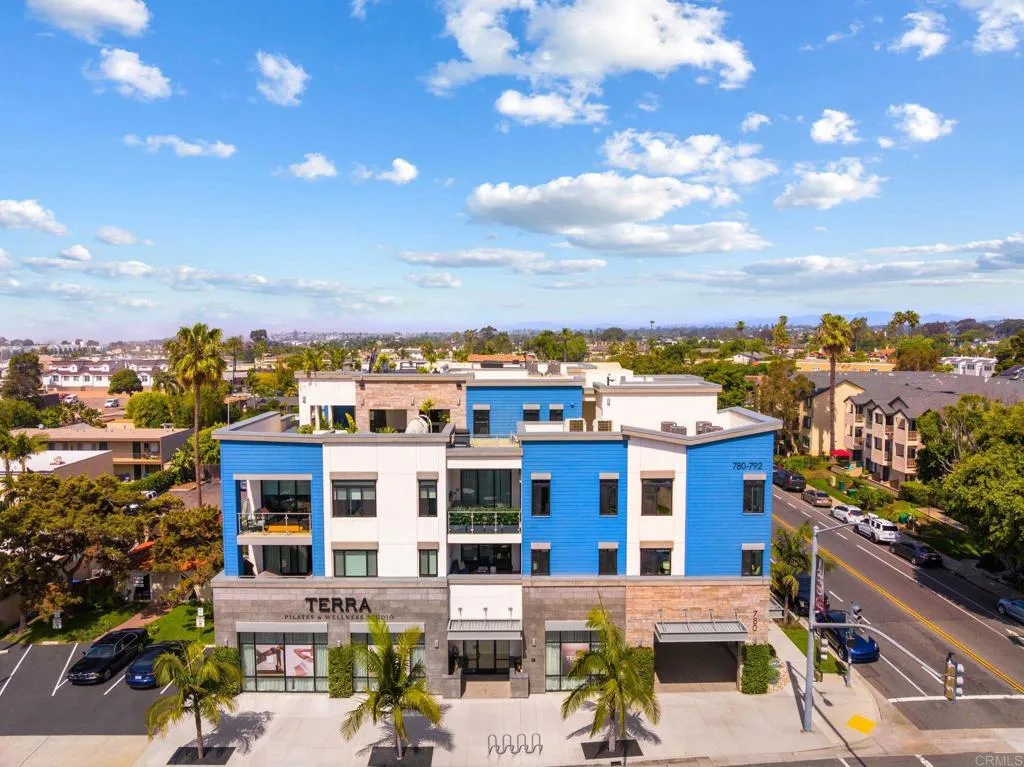 784 Grand Avenue