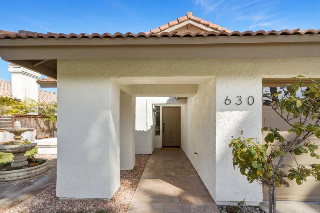 630 Poinsettia Park North