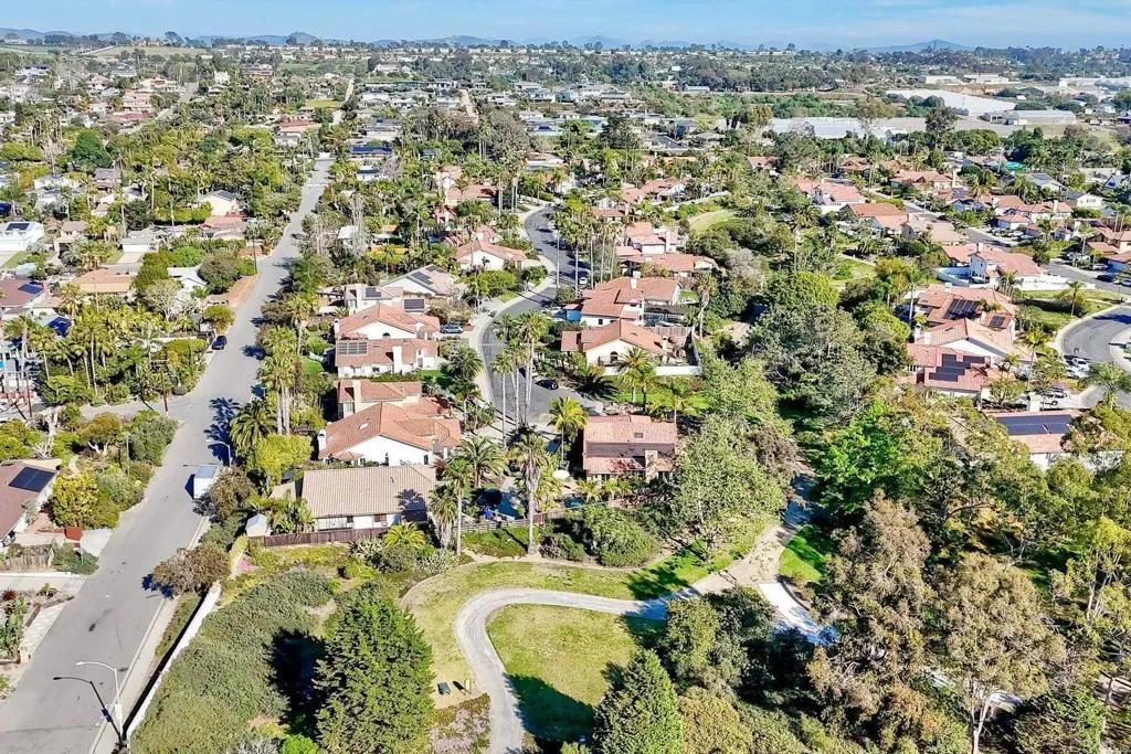 630 Poinsettia Park North