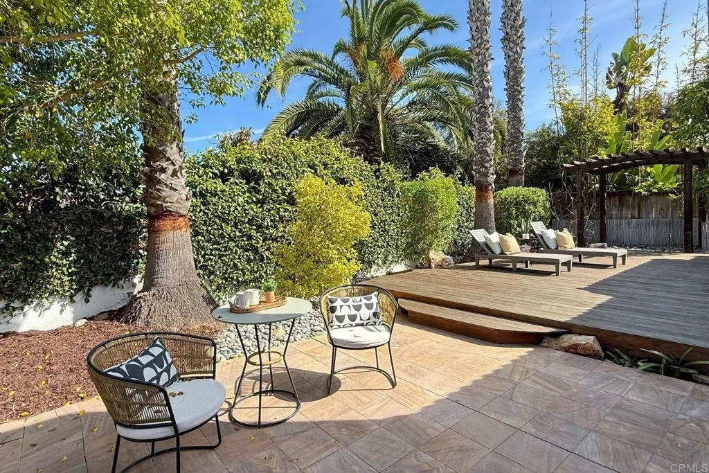 630 Poinsettia Park North