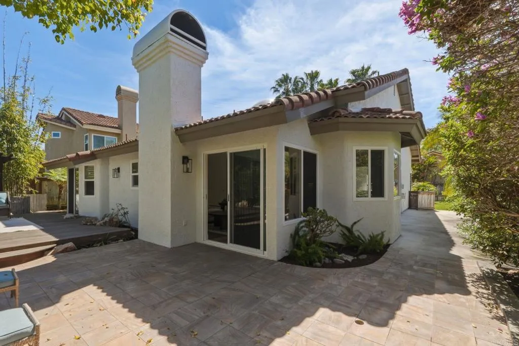 630 Poinsettia Park North