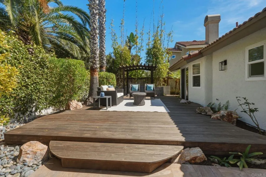 630 Poinsettia Park North