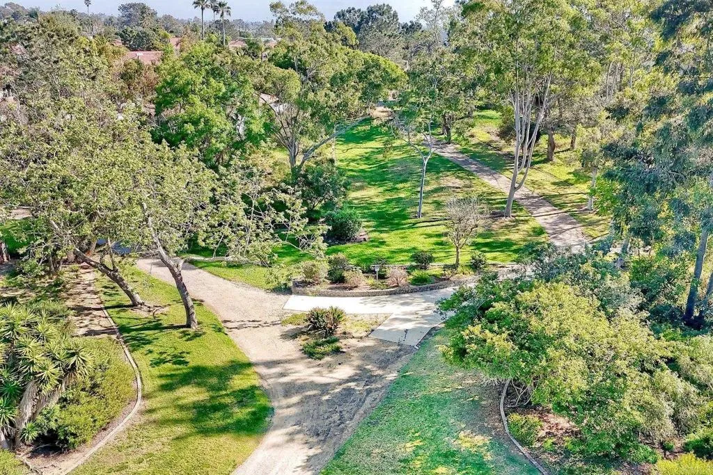 630 Poinsettia Park North