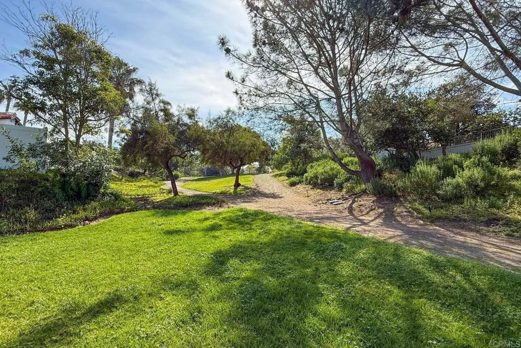 630 Poinsettia Park North