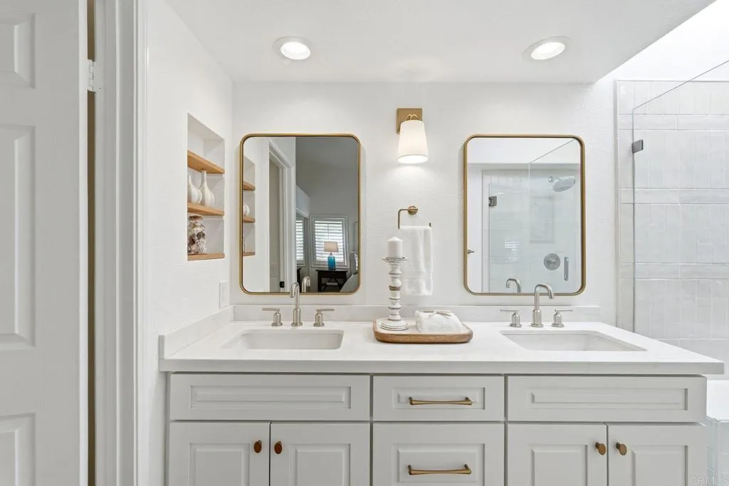 630 Poinsettia Park North