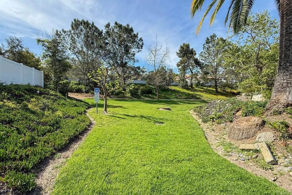 630 Poinsettia Park North