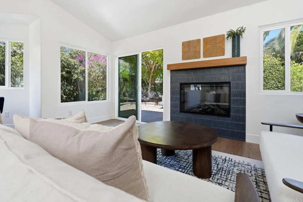 630 Poinsettia Park North