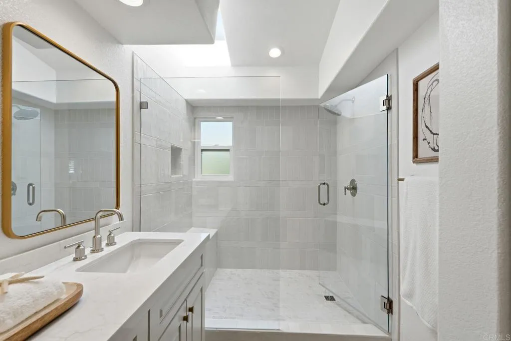 630 Poinsettia Park North