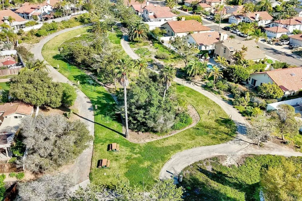 630 Poinsettia Park North