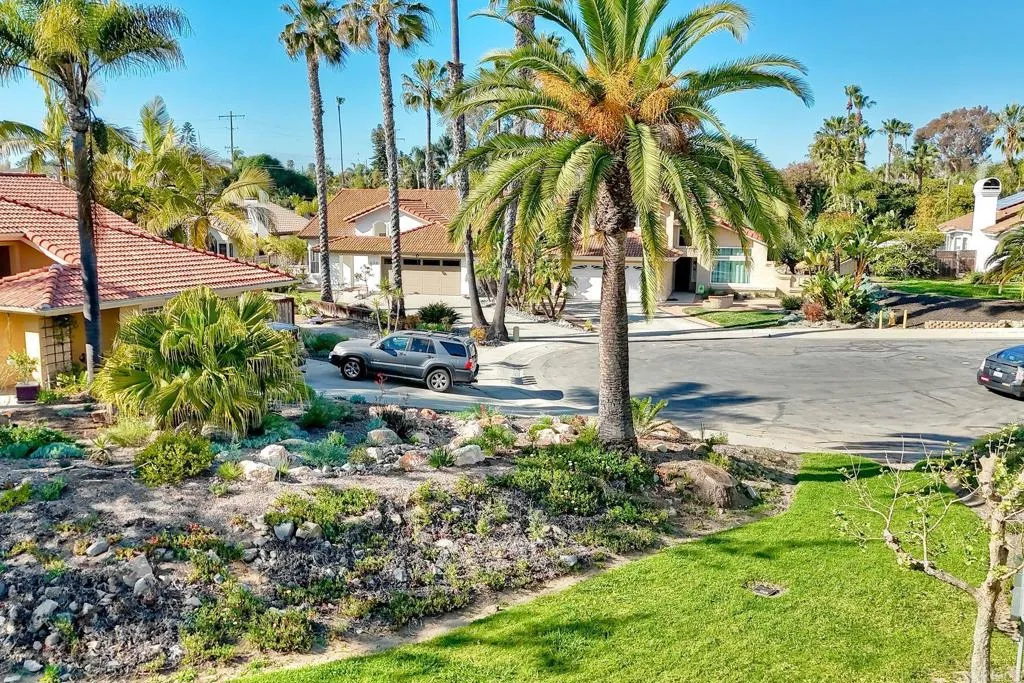 630 Poinsettia Park North