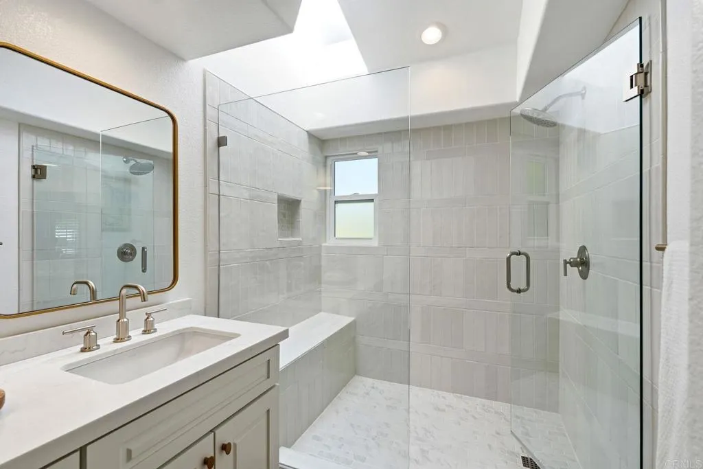 630 Poinsettia Park North