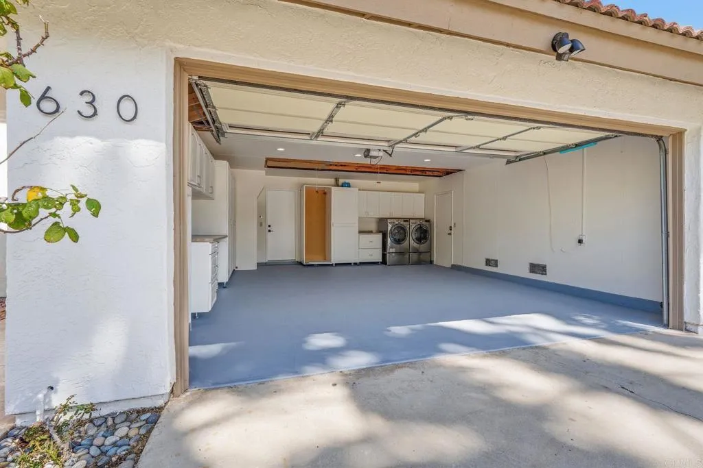 630 Poinsettia Park North