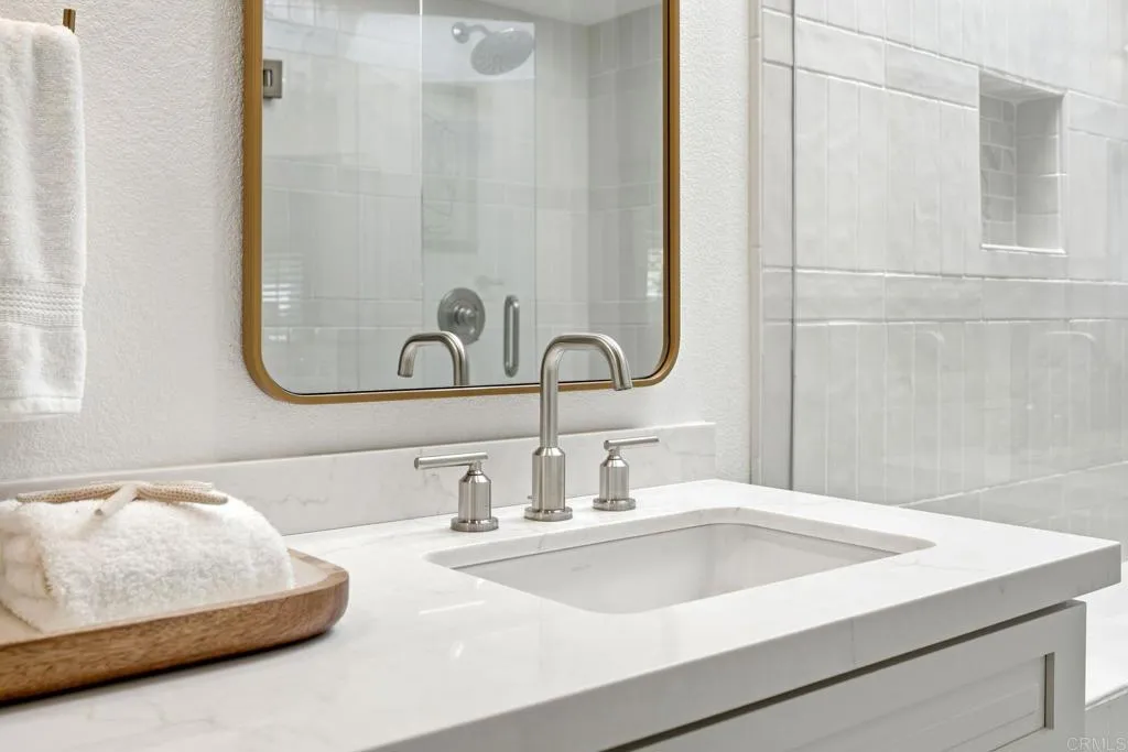 630 Poinsettia Park North