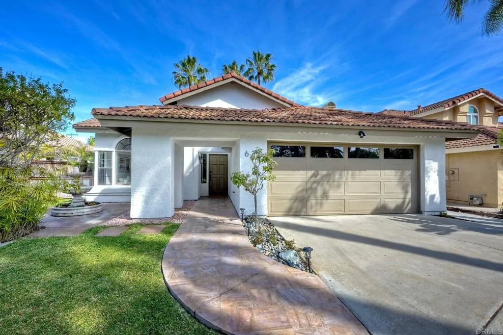 630 Poinsettia Park North