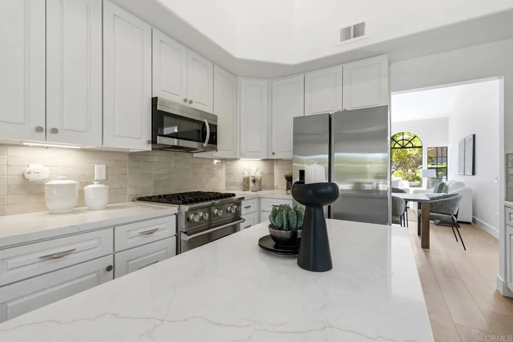 630 Poinsettia Park North