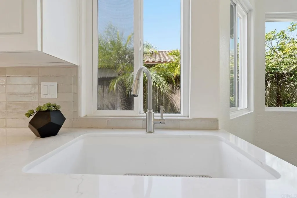 630 Poinsettia Park North