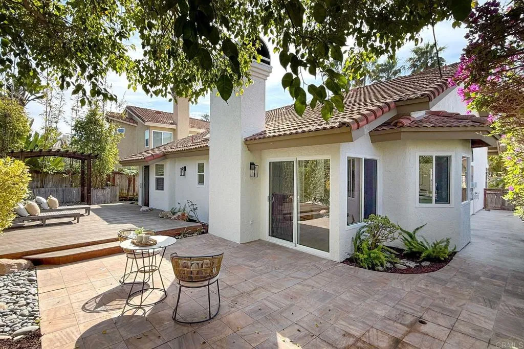 630 Poinsettia Park North