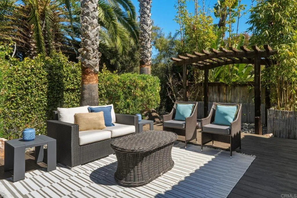 630 Poinsettia Park North