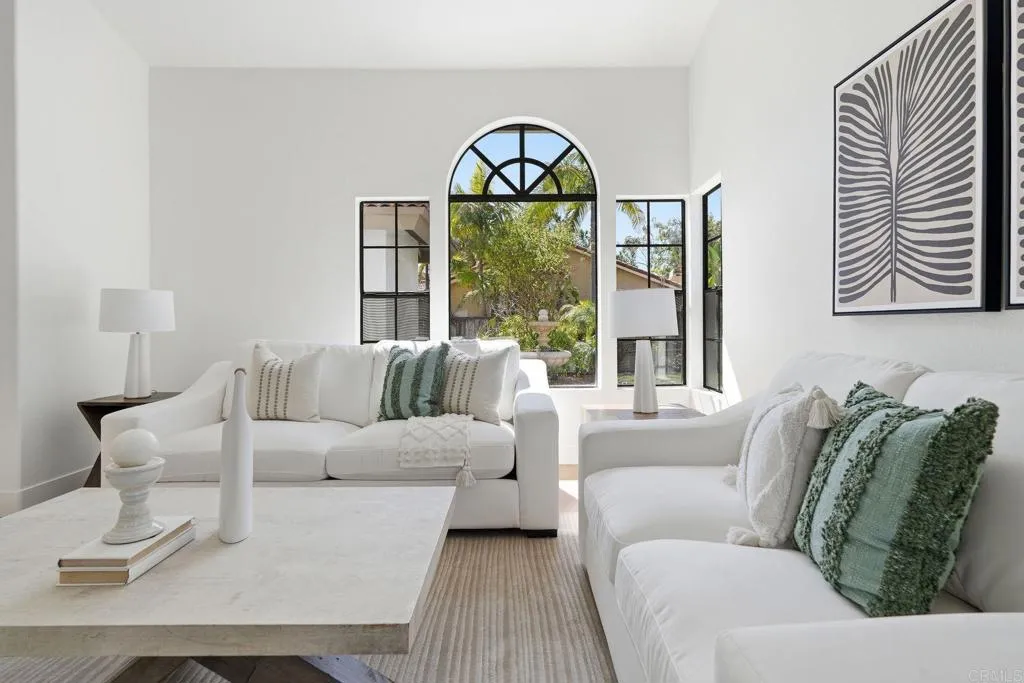 630 Poinsettia Park North