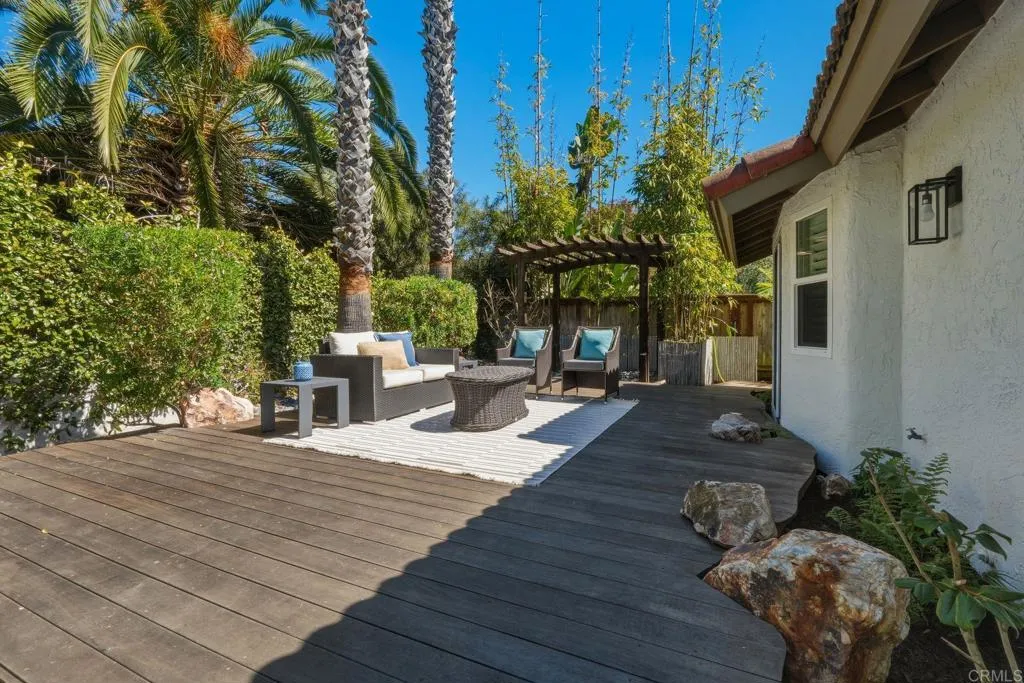 630 Poinsettia Park North
