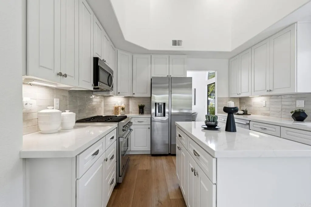 630 Poinsettia Park North