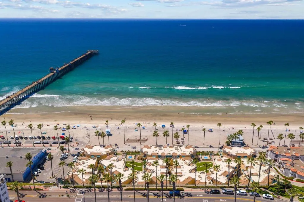 400 N The Strand Unit 7