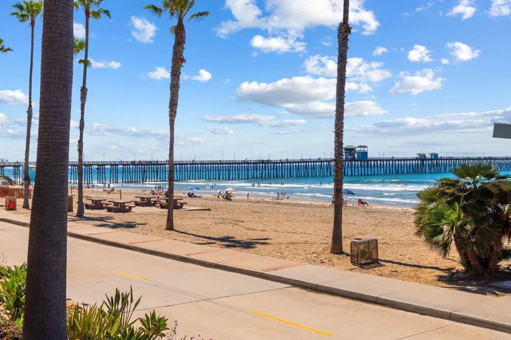 400 N The Strand Unit 7