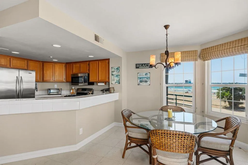 400 N The Strand Unit 7