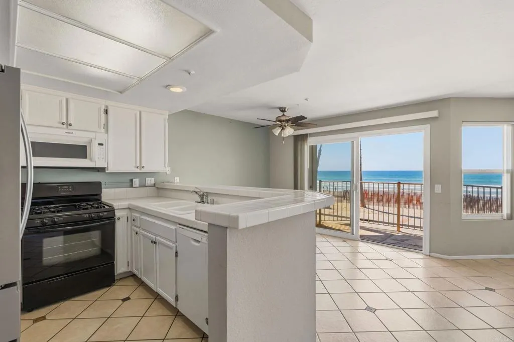 600 N The Strand Unit 43