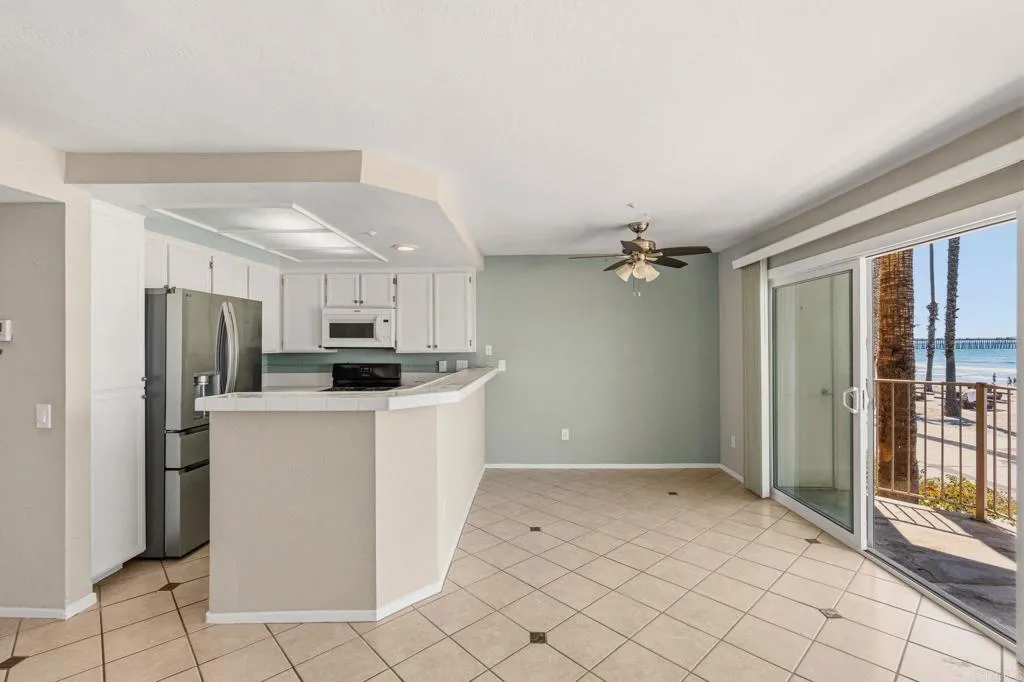 600 N The Strand Unit 43