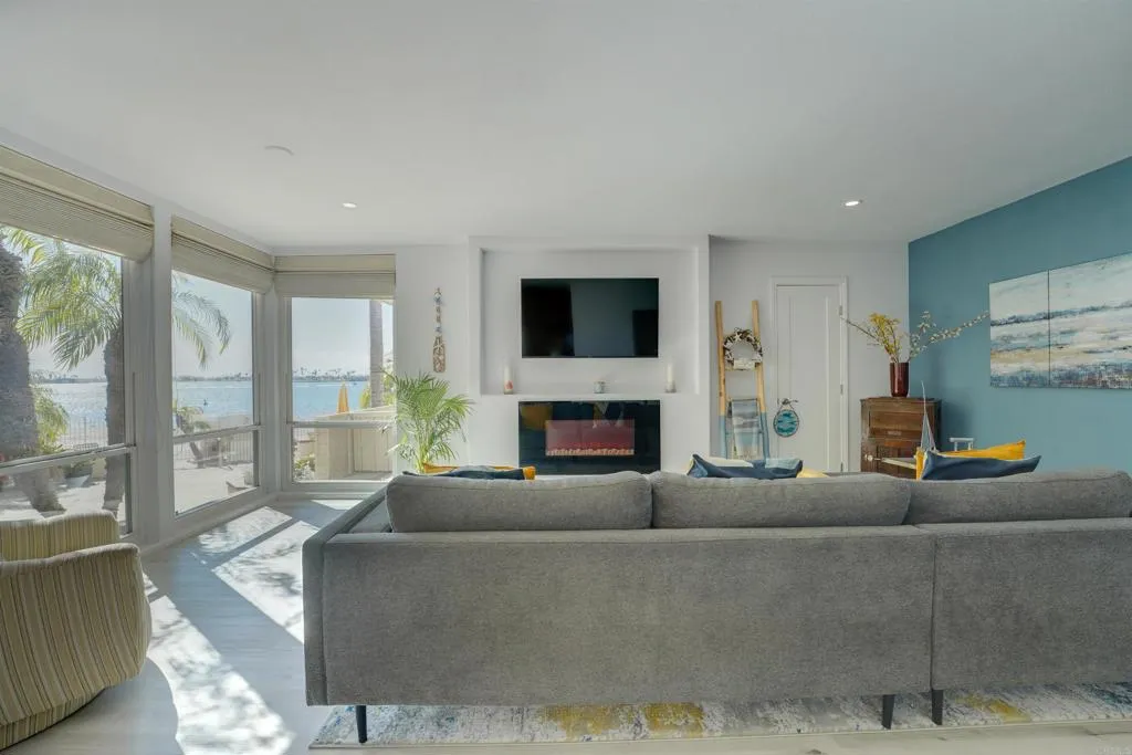 3920 Riviera Drive Unit #u