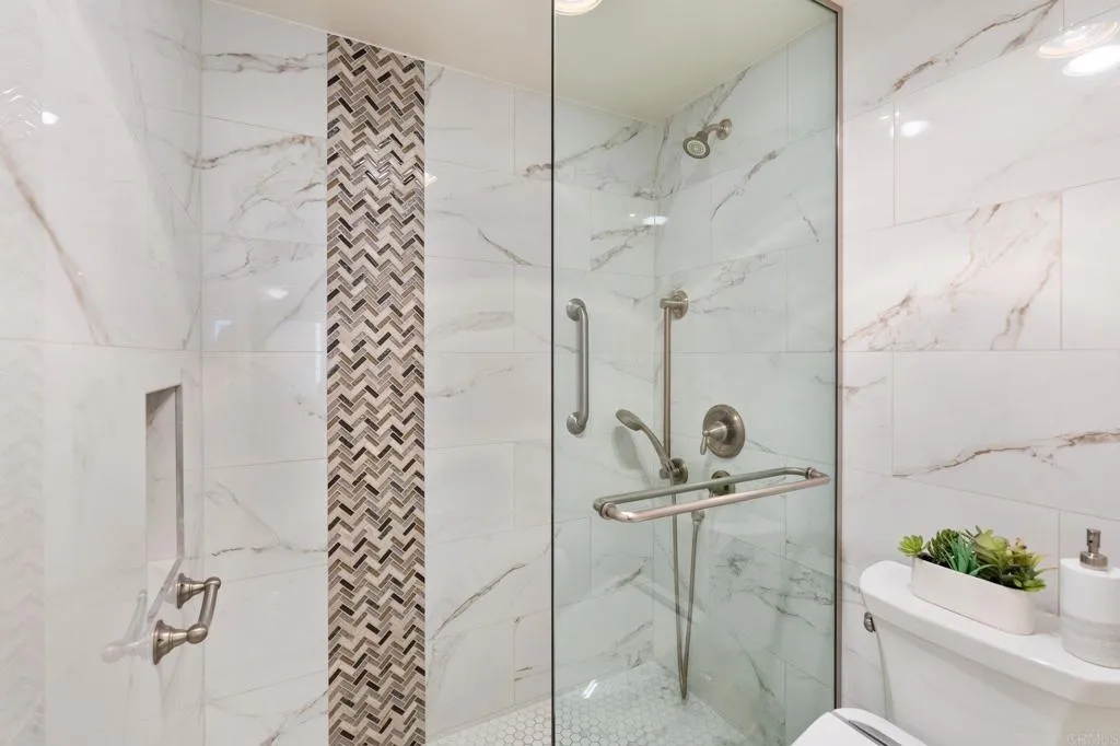 400 N The Strand Unit 27