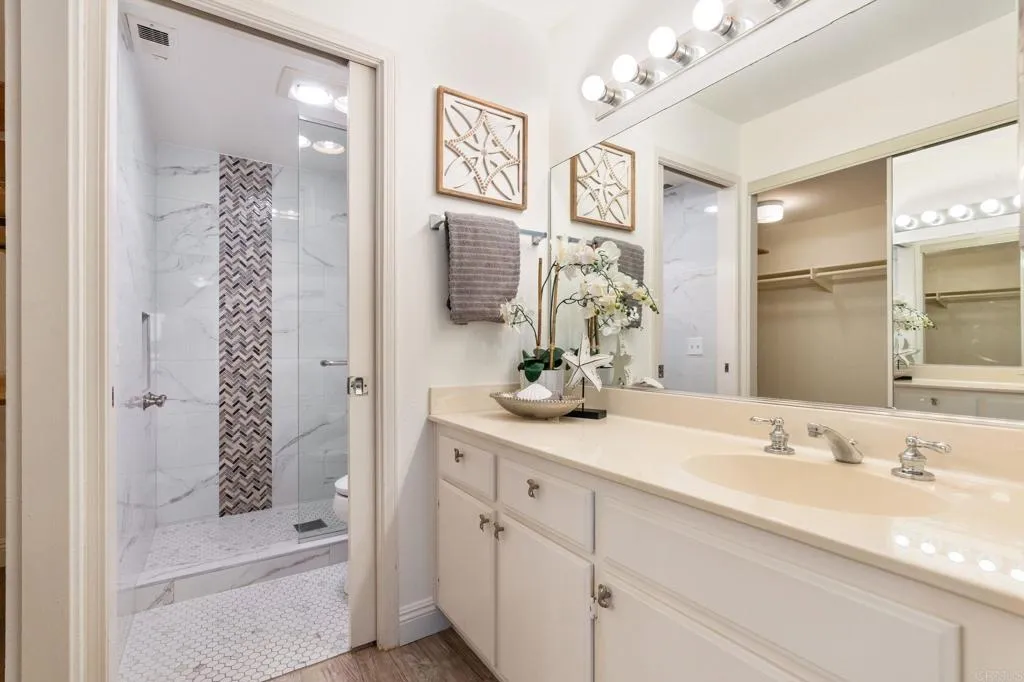 400 N The Strand Unit 27