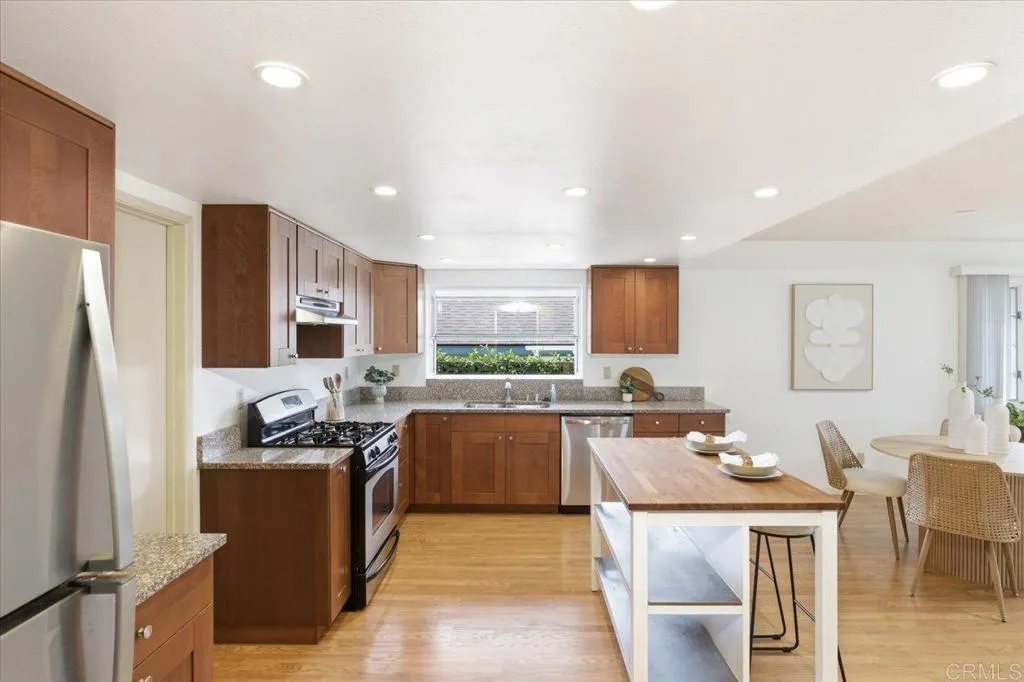 1071 La Reina Drive