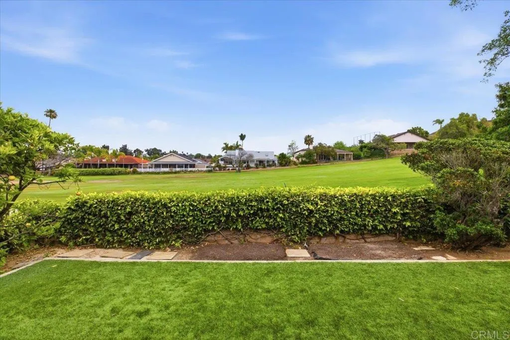 1071 La Reina Drive