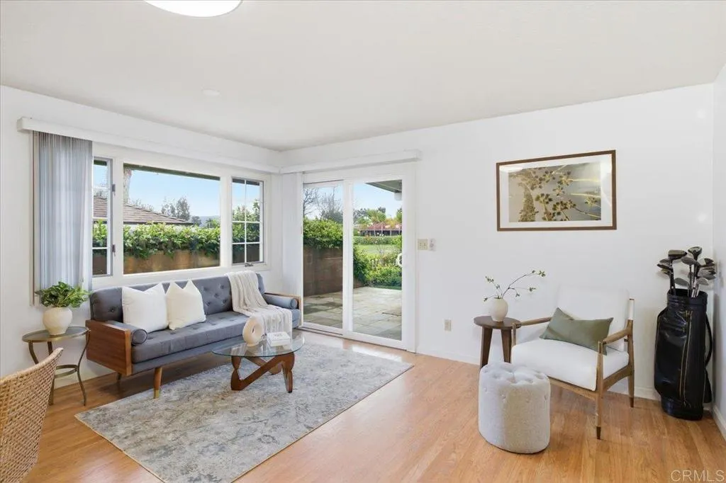 1071 La Reina Drive
