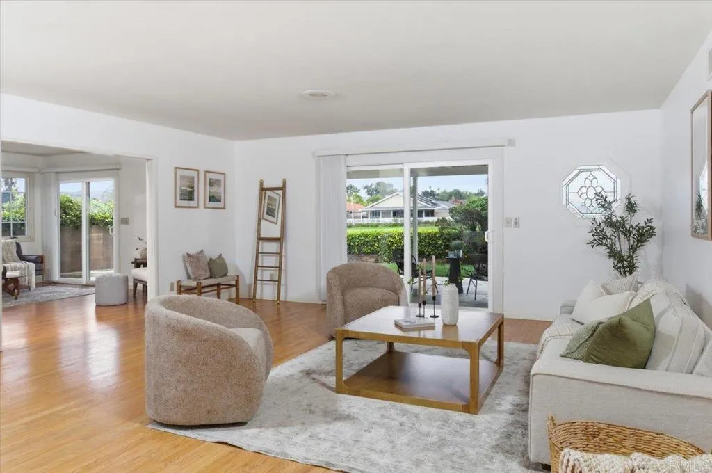 1071 La Reina Drive
