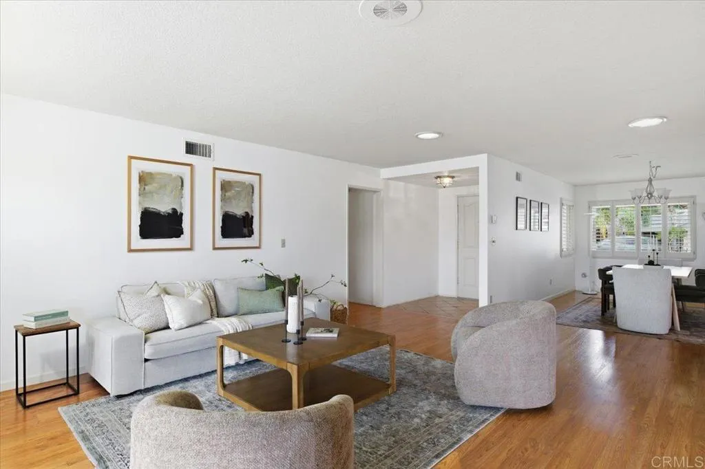 1071 La Reina Drive