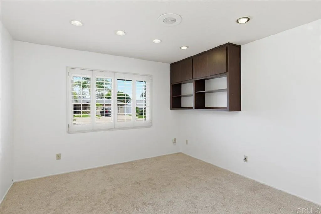 1071 La Reina Drive