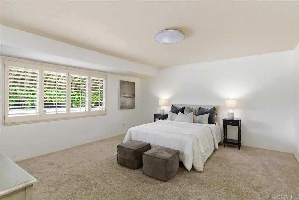 1071 La Reina Drive