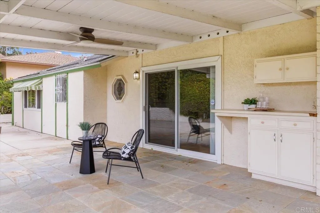 1071 La Reina Drive